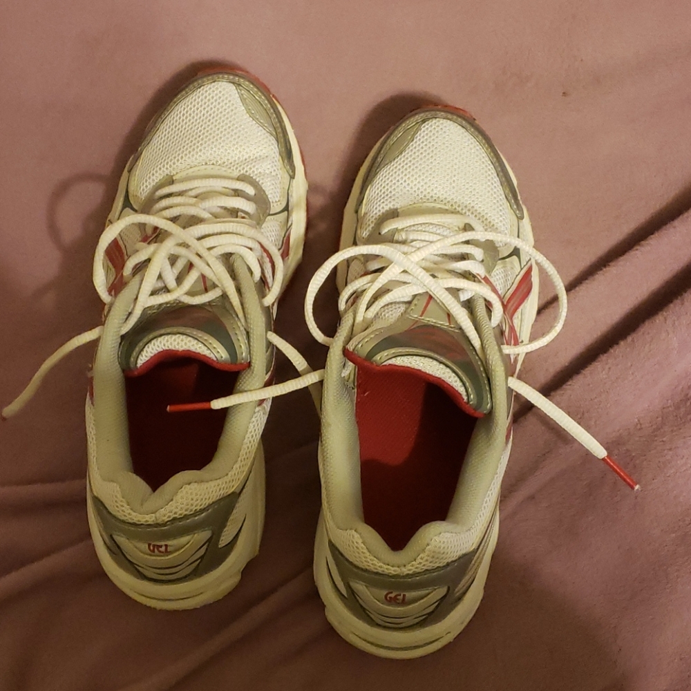 Asics tennis shoes brand new gel